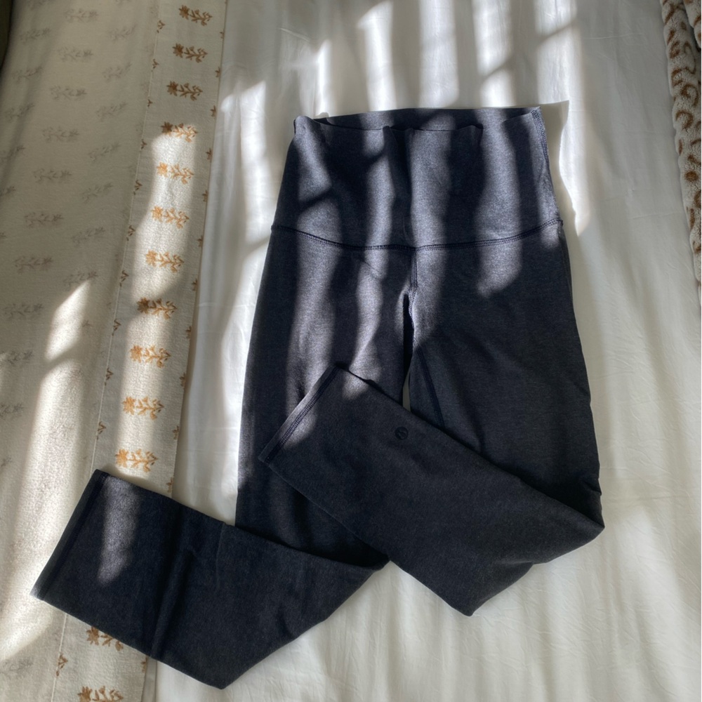 Lululemon 3/4 leggings in gray
